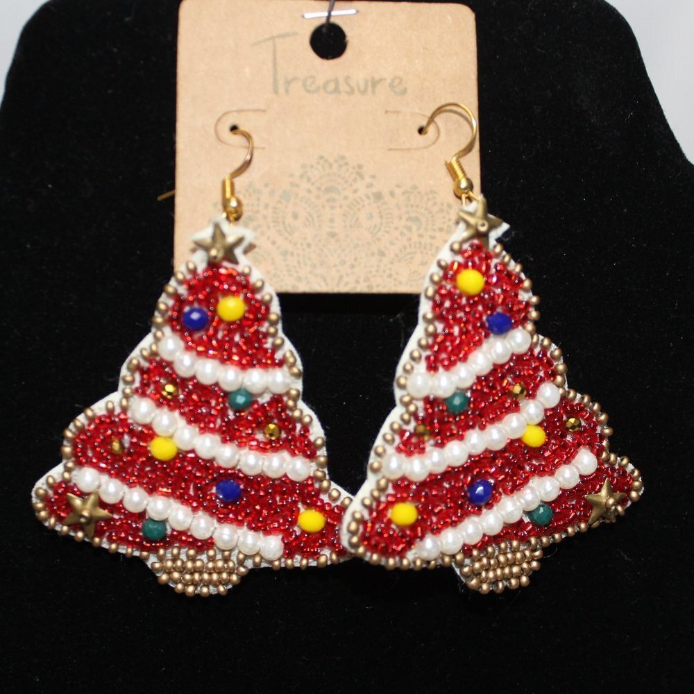 NWT Beaded Dangle Christmas Tree Earrings